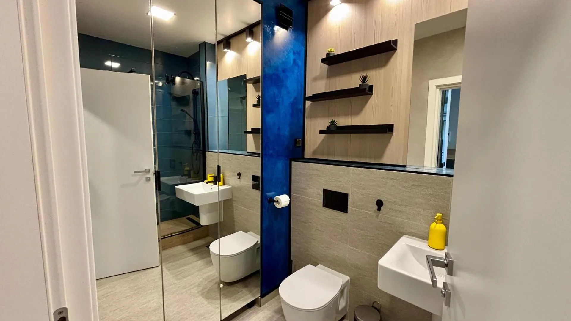 Panoramic Apartment In Bukarest 0*,